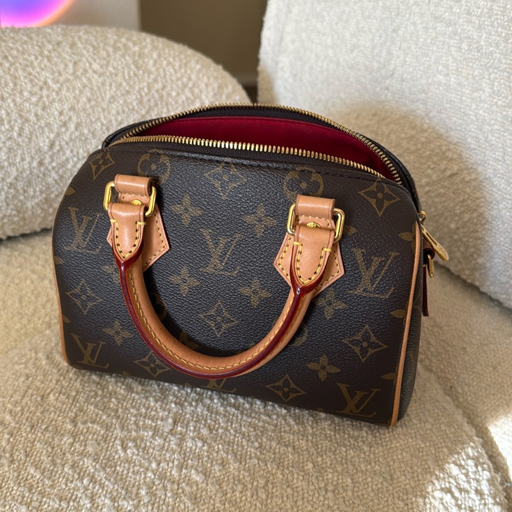Authentic Louis Vuitton speedy 20 purchased in November